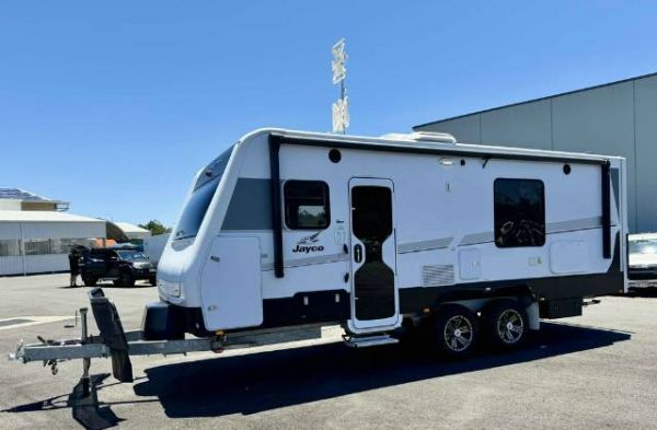 2020 Jayco Silverline Outback Off Road Caravan 21.65-3 CLUB LOUNGE image