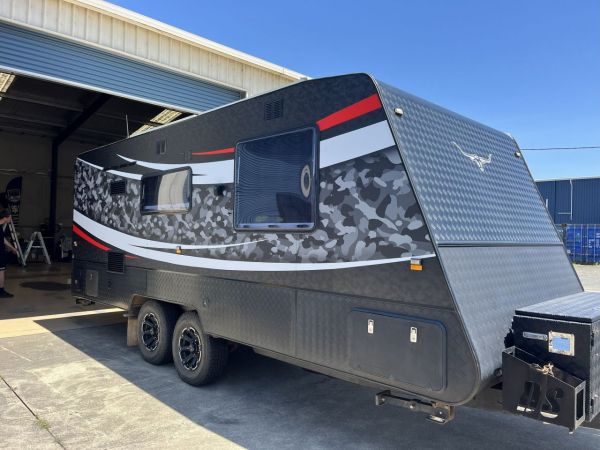 2018 Quantum Explorer Indulgence - 20' Caravan image