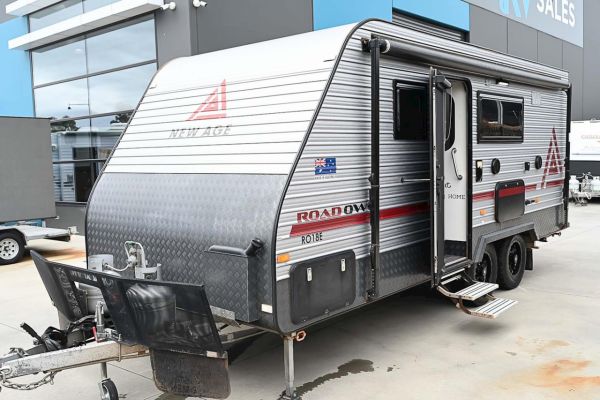 2018 New Age Road Owl Caravan image