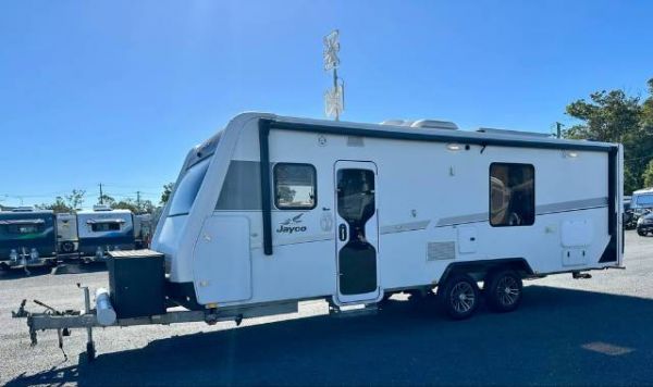 2019 Jayco Silverline 24.75-2 Caravan FRONT CLUB LOUNGE image