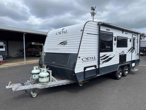 Opal Southern Explorer Series 186 Caravan with 3 Bunk Beds image