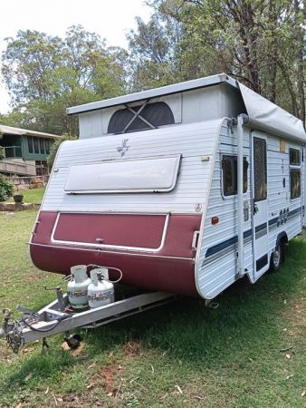 2005 Crusader Dreamhaven Pop Top image