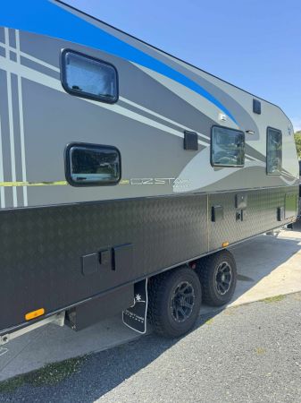 2024 Oz Star Caravans 20 FT Family Double Oz Star Cockatoo Series Caravan image