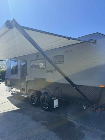 2021 Malibu Family Adventurer Wildtracker Caravan image