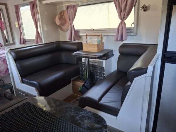 2013 Kingdom Kensington Evo Caravan image