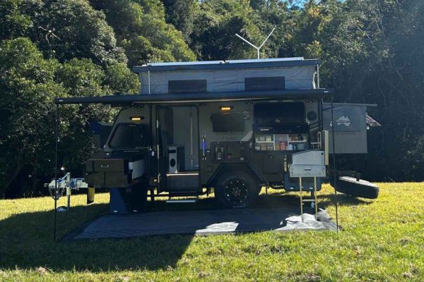 2025 Jawa Lowdown 13 Cupboard Hybrid Pop Top image