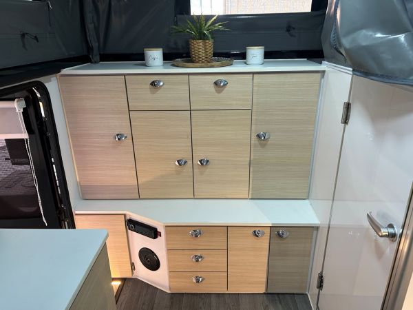 2025 Jawa Lowdown 13 Cupboard Hybrid Pop Top image