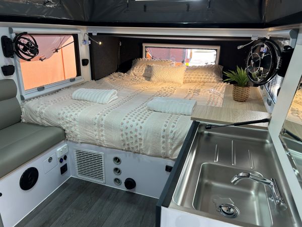 2025 Jawa Lowdown 13 Cupboard Hybrid Pop Top image