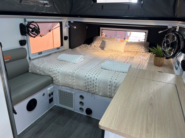 2025 Jawa Lowdown 13 Cupboard Hybrid Pop Top image