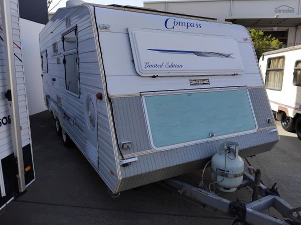 2006 Compass 19FT couples van with large rear lounge image