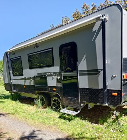 2018 Crusader Musketeer Aramis Caravan image