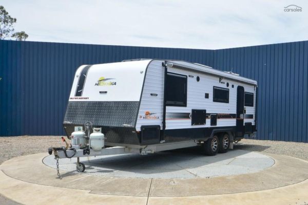 2018 Hitch Hika Silver Edition Caravan image