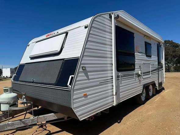 2006 Nova Caravan image