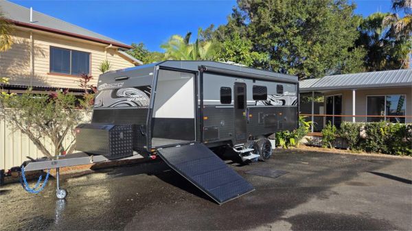 2025 Hurricane RV 24.6ft Toy Hauler Caravan FRONT SIDE DOOR TOY HAULER image