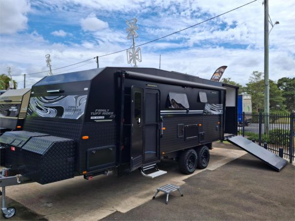 2025 HURRICANE RV FAMILY TUFF - TOY HAULER 24FT CARAVAN 24FT - SIDE WALL - REAR DOOR 24FT SIDE REAR DOOR image