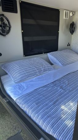 2021 Bruder EXP4 Hybrid Caravan image