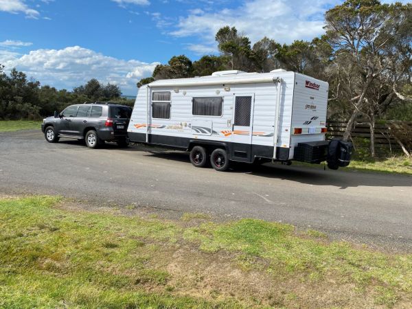 2011 Windsor GENESIS GC638/9S Caravan image