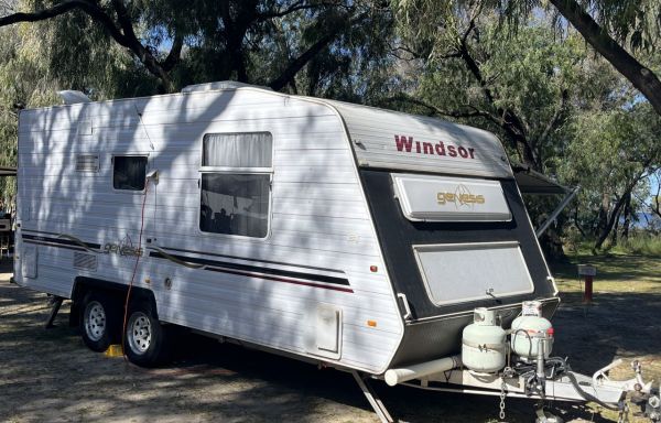 2009 Windsor GC587s Caravan image