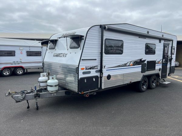 2018 Majestic Knight SLX Caravan image