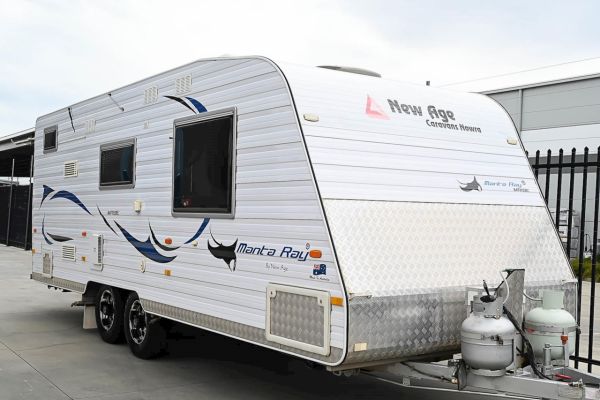 2014 New Age Manta Ray Caravan image