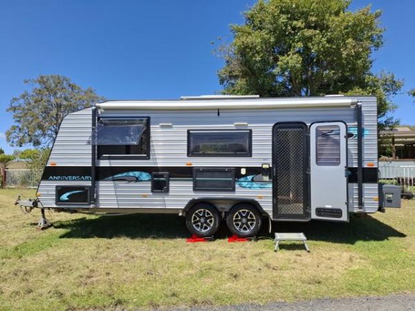 2015 Concept Anniversary 2 Birth Couples Rear Ensuite Caravan image