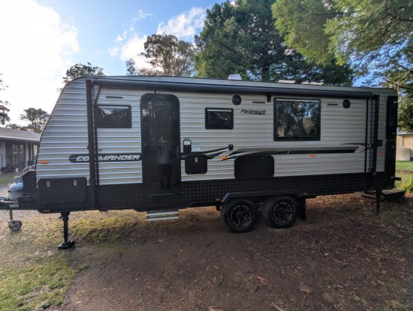 2022 Paramount COMMANDER Caravan image