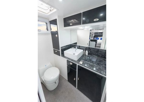 2023 Malibu Caravans California Caravan image