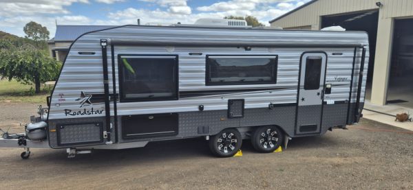 2016 Roadstar Voyager Caravan image