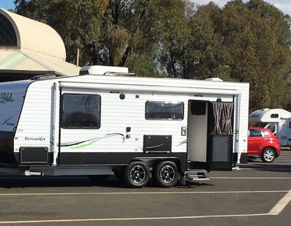 2018 Villa Veronica Caravan image