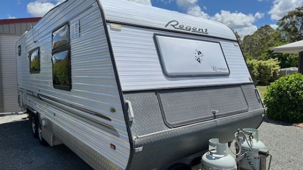 2011 Regent ROYSTAN Caravan image