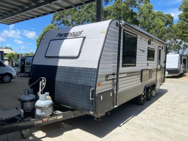 2018 Paramount Commander Caravan image