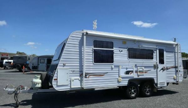 2011 Golden Eagle Eureka Caravan 20' CAFE SEATING image