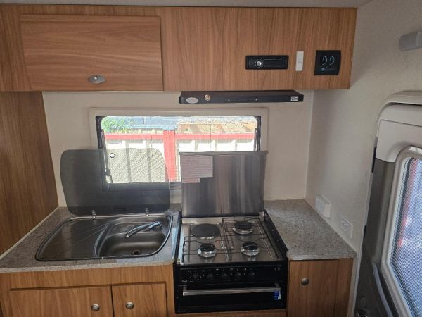 2016 A'Van Golf Savannah 563 HT Caravan image