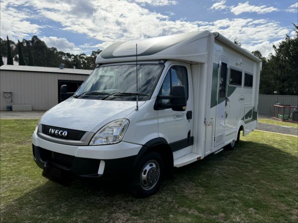 2011 Sunliner Holiday Motorhome image