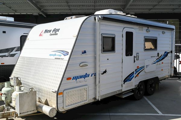2016 New Age Manta Ray 18E52 Caravan image