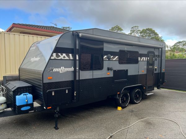 2022 Essential Outlander V5-2 Off Road Caravan image