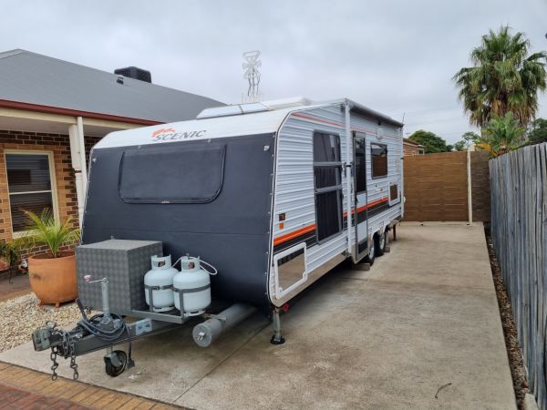 2002 SCENIC Vega Caravan image