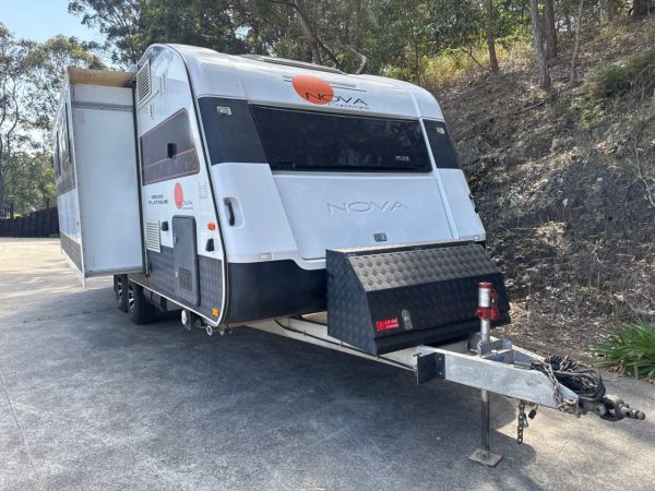 2018 Nova Pride Platinum Caravan 22-17F image