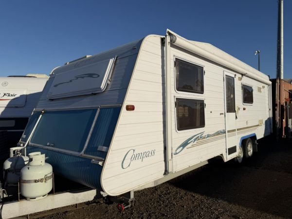 2005 Compass GTS Caravan image