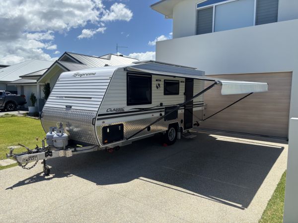 2019 Supreme Classic Tourer Caravan image