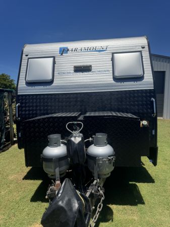 2016 Paramount Commander Ltd Edition Caravan image
