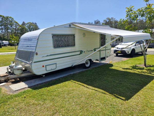 1998 Windsor Dynasty Caravan image