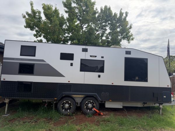 2022 New Age Caravana Black Eagle TTH Full Caravan image