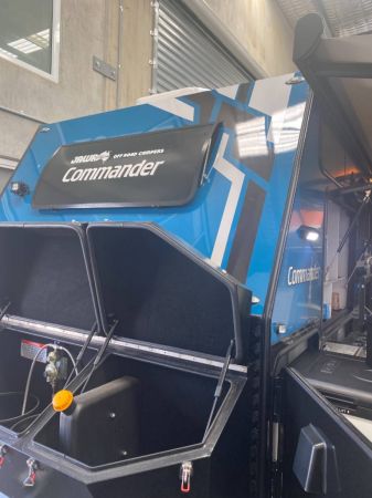 2025 Jawa Commander Hybrid Caravan image