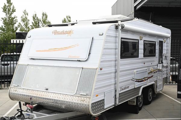 2012 Roadstar Vacationer Caravan image