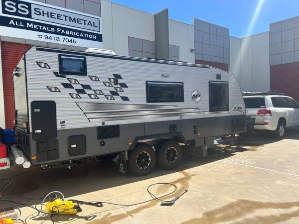 2021 Masterpiece Performance 22' 6" Off-Road Family Van Off Road Caravan image