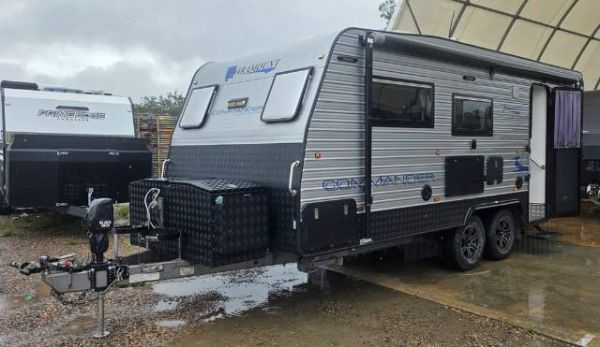 2016 Paramount Commander Limited Edition Caravan S/BEDS image
