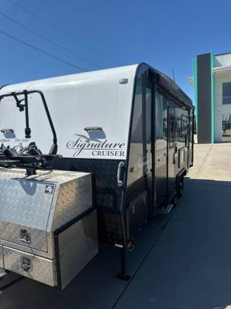 2020 Essential Caravans Signature Cruiser Caravan Design 1-1 image