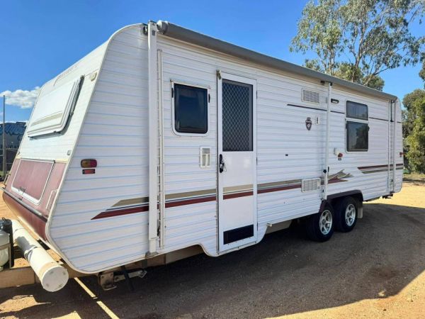 2006 Paramount Signature Series Caravan image