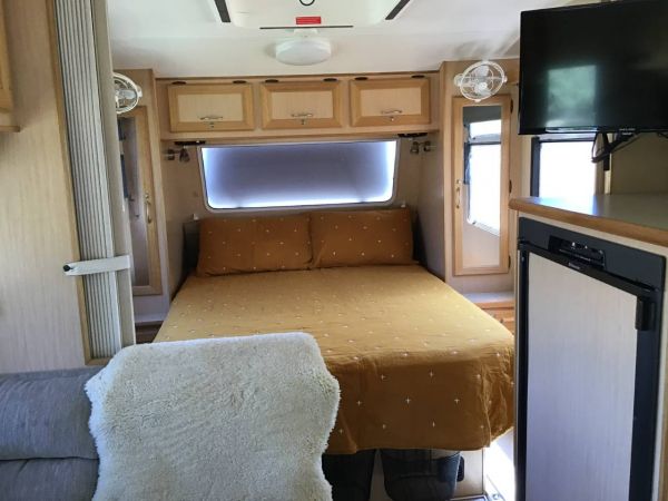 2010 Evernew E 900 Full Caravan image